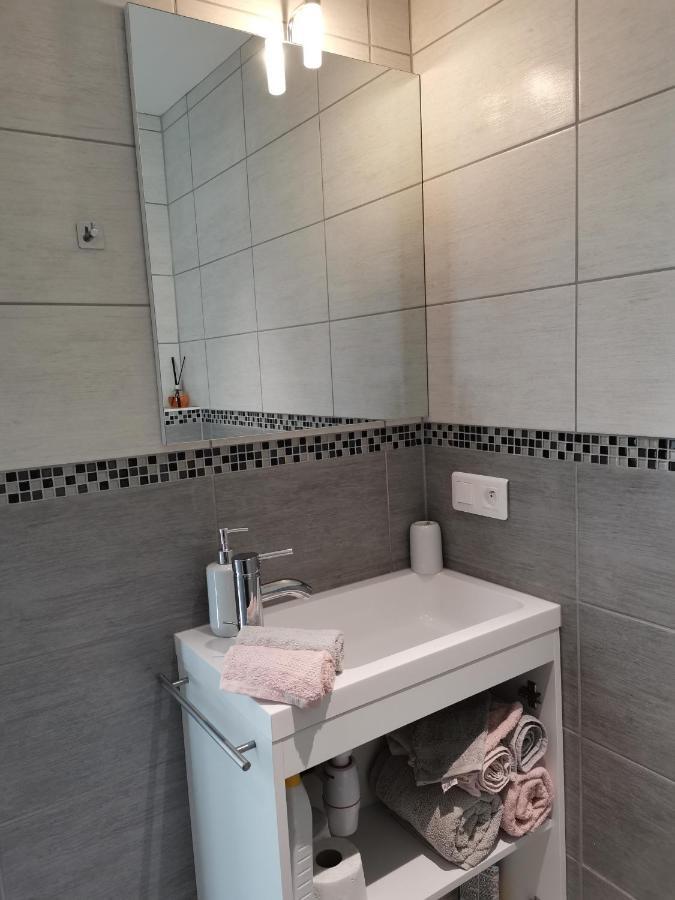 Le Pommiers Apartment ภายนอก รูปภาพ